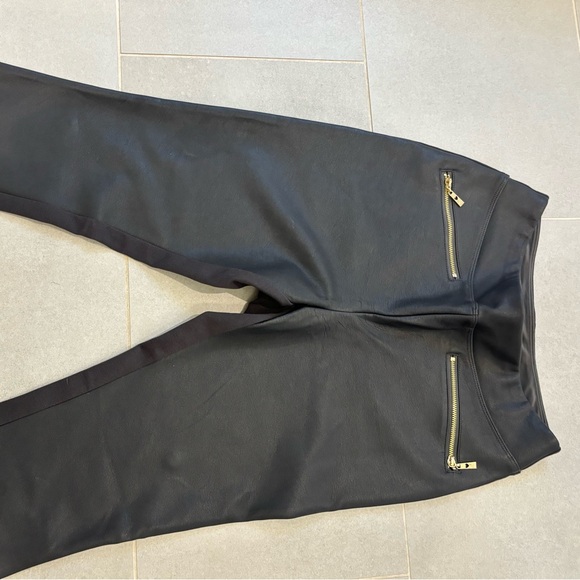 Faux leather front with gold zipper leggings - Picture 1 of 4